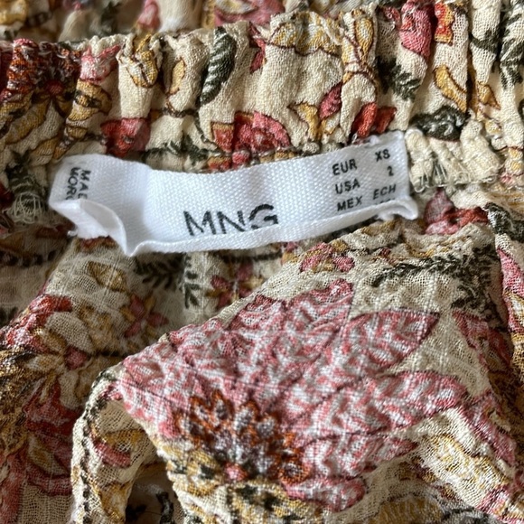 MNG floral 3/4 sleeve blouse size 2 - Picture 4 of 5